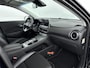 Hyundai Kona Electric EV FASHION DESIGN 64 kWh | DODEHOEK DETECTIE | PDC | 3 FASEN | WARMTEPOMP | CAMERA | CLIMA | CRUISE | NAVI | STOELVERWARMING | STUURVERWARMING | PRIVACY GLASS | LAGE KMSTAND! |
