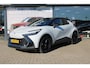 Toyota C-HR / C-HR+ 2.0 Hybrid 200 GR SPORT PLUS , Automaat, Trekhaak, Half Leder, JBL Sound, 360 Camera, Navi, Adap.Cruise, Stoelverwarming, LMV 19 Inch, PDC, LKA,