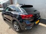Volkswagen T-Roc 1.5 TSI Sport Business R / R-LINE / ELEK. SCHUIFKANTELDAK / APPLE CAR PLAY / NAVIGATIE / CRUISE / ECC / NL-AUTO