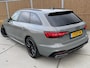 Audi A4 Avant 35 TFSI S edition Automaat | Zwart optiek | LED verlichting | Cruise & climate control | Sportstuur | Getint glas | Quantumgrijs | Lederen/stof bekleding | DAB ontvangst | Parkeersensoren achter