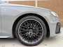 Audi A4 Avant 35 TFSI S edition Automaat | Zwart optiek | LED verlichting | Cruise & climate control | Sportstuur | Getint glas | Quantumgrijs | Lederen/stof bekleding | DAB ontvangst | Parkeersensoren achter