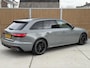 Audi A4 Avant 35 TFSI S edition Automaat | Zwart optiek | LED verlichting | Cruise & climate control | Sportstuur | Getint glas | Quantumgrijs | Lederen/stof bekleding | DAB ontvangst | Parkeersensoren achter