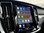 Volvo V60 B3 Essential | Google Maps navigatie | Trekhaak | Parkeersensoren Voor + Achter | Achteruitrijcamera | Sport pack | Draadloze telefoonlader | Apple Carplay / Android Auto | 18" velgen |