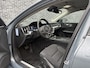 Volvo V60 B3 Essential | Google | Trekhaak | Parkeersensoren Voor + Achter | Achteruitrijcamera | Sport pack | Draadloos Opladen Telefoon | Apple Carplay / Android Auto | 18" velgen