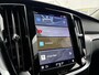 Volvo V60 B3 Essential | Google Maps navigatie | Trekhaak | Parkeersensoren Voor + Achter | Achteruitrijcamera | Sport pack | Draadloze telefoonlader | Apple Carplay / Android Auto | 18" velgen |