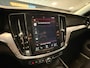 Volvo V60 2.0 T5 Momentum|PANO|DODEHOEK|CAMERA|HUD|TREKHAAK|LEDER|HARMAN|ACC|CARPLAY|STOELV|BLUETOOTH|18INCH|
