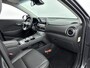 Hyundai Kona Electric EV PREMIUM 64 kWh | 3 FASE | WARMTEPOMP | LEDER | CLIMA | CRUISE ADAPTIEF | CAMERA | NAVI | STOEL- & STUURVERWARMING | 17'' LM VELGEN | PDC VOOR & ACHTER |