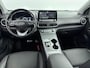 Hyundai Kona Electric EV PREMIUM 64 kWh | 3 FASE | WARMTEPOMP | LEDER | CLIMA | CRUISE ADAPTIEF | CAMERA | NAVI | STOEL- & STUURVERWARMING | 17'' LM VELGEN | PDC VOOR & ACHTER |