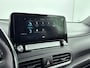 Hyundai Kona Electric EV PREMIUM 64 kWh | 3 FASE | WARMTEPOMP | LEDER | CLIMA | CRUISE ADAPTIEF | CAMERA | NAVI | STOEL- & STUURVERWARMING | 17'' LM VELGEN | PDC VOOR & ACHTER |