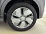 Hyundai Kona Electric EV PREMIUM 64 kWh | 3 FASE | WARMTEPOMP | LEDER | CLIMA | CRUISE ADAPTIEF | CAMERA | NAVI | STOEL- & STUURVERWARMING | 17'' LM VELGEN | PDC VOOR & ACHTER |