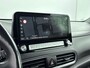 Hyundai Kona Electric EV PREMIUM 64 kWh | 3 FASE | WARMTEPOMP | LEDER | CLIMA | CRUISE ADAPTIEF | CAMERA | NAVI | STOEL- & STUURVERWARMING | 17'' LM VELGEN | PDC VOOR & ACHTER |