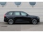 Volvo XC90 T8 Plug-in hybrid AWD Ultra Dark | Luchtvering | Panoramadak | Verwarmbare voorstoelen met massagefunctie | Premium audio by Bowers & Wilkins | 360 graden camera | Head up display | Luxe lederen bekleding | Trekhaak Elektrisch uitklapbaar | Apple Carplay & Android auto | Cruise control adaptief met Stop&Go en stuurhulp | Elektrisch bedienbare achterklep | Stuurwiel verwarmd