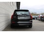 Volvo XC90 T8 Plug-in hybrid AWD Ultra Dark | Luchtvering | Panoramadak | Verwarmbare voorstoelen met massagefunctie | Premium audio by Bowers & Wilkins | 360 graden camera | Head up display | Luxe lederen bekleding | Trekhaak Elektrisch uitklapbaar | Apple Carplay & Android auto | Cruise control adaptief met Stop&Go en stuurhulp | Elektrisch bedienbare achterklep | Stuurwiel verwarmd