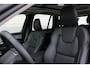 Volvo XC90 T8 Plug-in hybrid AWD Ultra Dark | Luchtvering | Panoramadak | Verwarmbare voorstoelen met massagefunctie | Premium audio by Bowers & Wilkins | 360 graden camera | Head up display | Luxe lederen bekleding | Trekhaak Elektrisch uitklapbaar | Apple Carplay & Android auto | Cruise control adaptief met Stop&Go en stuurhulp | Elektrisch bedienbare achterklep | Stuurwiel verwarmd