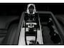 Volvo XC90 T8 Plug-in hybrid AWD Ultra Dark | Luchtvering | Panoramadak | Verwarmbare voorstoelen met massagefunctie | Premium audio by Bowers & Wilkins | 360 graden camera | Head up display | Luxe lederen bekleding | Trekhaak Elektrisch uitklapbaar | Apple Carplay & Android auto | Cruise control adaptief met Stop&Go en stuurhulp | Elektrisch bedienbare achterklep | Stuurwiel verwarmd