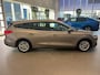 Ford Focus Wagon 1.0 EcoBoost Titanium Business STOEL - STUUR - VOORRUIT VERWARMING | PARKEERSENSOREN VOOR - ACHTER | NAVI | APLLE CARPLAY | VOLLEDIG DEALER ONDERHOUDEN