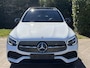 Mercedes-Benz GLC 300e 4MATIC AMG Line PHEV 320pk | Trekhaak | Panoramadak | 2 bandensets | Leder | Adaptive cruise control | Camera