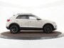 Volkswagen T-Roc 1.5 TSI 150pk DSG Life · Trekhaak · Stoelverwarming · Apple/Android Car Play · Navigatie · 18'' Velgen ·