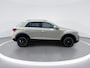 Volkswagen T-Roc 1.5 TSI 150pk DSG Life · Trekhaak · Stoelverwarming · Apple/Android Car Play · Navigatie · 18'' Velgen ·
