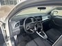Volkswagen T-Roc 1.5 TSI 150pk DSG Life · Trekhaak · Stoelverwarming · Apple/Android Car Play · Navigatie · 18'' Velgen ·