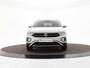 Volkswagen T-Roc 1.5 TSI 150pk DSG Life · Trekhaak · Stoelverwarming · Apple/Android Car Play · Navigatie · 18'' Velgen ·