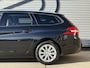 Peugeot 308 SW 1.2 PureTech Blue Lion 2e Eigenaar|Navi|Pano|Clima|Cruise|Trekhaak|PDC|D-riem vv in 2023|N.A.P|APK tot 06-2026