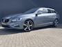 Volvo V60 2.0 T4 Business Sport | 18 inch Lichtmetalen velgen | Dubbele uitlaat |