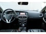 Volvo V40 Cross Country 1.5 T3 Polar+ Luxury | Afneembare Trekhaak | Alarmklasse 3 | Standkachel |Stoelverwarming | Harman/Kardon | Lederen Bekleding | Panoramadak | Achteruitrijcamera | Parkeersensoren Voor & Achter | Cruise Control | DAB | Navigatie | Bluetooth | Volvo On Call |