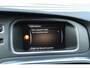 Volvo V40 Cross Country 1.5 T3 Polar+ Luxury | Afneembare Trekhaak | Panoramadak | Premium audio by Harman Kardon | Standkachel | Stoelverwarming | Lederen Bekleding | Achteruitrijcamera | Parkeersensoren Voor & Achter | Cruise Control | DAB | Navigatie | Bluetooth | Volvo On Call |