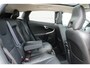 Volvo V40 Cross Country 1.5 T3 Polar+ Luxury | Afneembare Trekhaak | Panoramadak | Premium audio by Harman Kardon | Standkachel | Stoelverwarming | Lederen Bekleding | Achteruitrijcamera | Parkeersensoren Voor & Achter | Cruise Control | DAB | Navigatie | Bluetooth | Volvo On Call |
