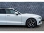 Volvo V60 T6 Plug-in hybrid AWD Essential | Google | Longe Range | Stuurverwarming | Park Assist | Getint Glas | Stoelverwarming Voor + Achter | Zwarte Hemelbekleding | Camera | Lederen Bekleding | Zitverlenging | 19" LM