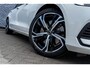 Volvo V60 T6 Plug-in hybrid AWD Essential | Google | Longe Range | Stuurverwarming | Park Assist | Getint Glas | Stoelverwarming Voor + Achter | Zwarte Hemelbekleding | Camera | Lederen Bekleding | Zitverlenging | 19" LM