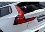 Volvo V60 T6 Plug-in hybrid AWD Essential | Google | Longe Range | Stuurverwarming | Park Assist | Getint Glas | Stoelverwarming Voor + Achter | Zwarte Hemelbekleding | Camera | Lederen Bekleding | Zitverlenging | 19" LM