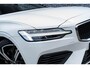 Volvo V60 T6 Plug-in hybrid AWD Essential | Google | Longe Range | Stuurverwarming | Park Assist | Getint Glas | Stoelverwarming Voor + Achter | Zwarte Hemelbekleding | Camera | Lederen Bekleding | Zitverlenging | 19" LM