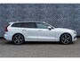 Volvo V60 T6 Plug-in hybrid AWD Essential | Google | Longe Range | Stuurverwarming | Park Assist | Getint Glas | Stoelverwarming Voor + Achter | Zwarte Hemelbekleding | Camera | Lederen Bekleding | Zitverlenging | 19" LM