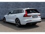 Volvo V60 T6 Plug-in hybrid AWD Essential | Google | Longe Range | Stuurverwarming | Park Assist | Getint Glas | Stoelverwarming Voor + Achter | Zwarte Hemelbekleding | Camera | Lederen Bekleding | Zitverlenging | 19" LM