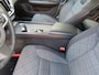 Volvo V60 B3 163pk Mild Hybrid Aut Essential/ Navigatie/ 19 Inch velgen/ Apple Carplay/ DAB/ Camera achter/ 1 Eigenaar/ Origineel NL/ NAP