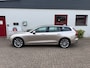 Volvo V60 B3 163pk Mild Hybrid Aut Essential/ Navigatie/ 19 Inch velgen/ Apple Carplay/ DAB/ Camera achter/ 1 Eigenaar/ Origineel NL/ NAP