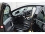 Peugeot 208 1.2 PureTech Style Pack O.a: Trekhaak, 15 inch L.M. met All-Season, Pdc, Clima, Cruise, Navi, Etc.  Rijklaar! All-In prijs.