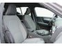 Volvo XC40 B4 Automaat Plus Dark | All-Season Banden | Elektrisch Verstelbare Voorstoelen | Inklapbare Trekhaak | Keyles Entry | Elektrische Achterklep | BLIS | Harman/Kardon Audio | Parkeersensoren Voor & Achter | Achteruitrijcamera | Adaptieve Cruise Control | Pilot Assist | Stoelverwarming | Stuurverwarming