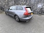 Volvo V60 2.0 B3 Momentum Leder, stoel en stuurverwarming, trekhaak inklapbaar, nieuwe banden, carplay & aidroid, DAB+, 1e eigenaar