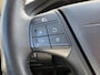 Volvo V40 2.0 T2 Base | All season banden | Airconditioning | Radio CD speler | Elektrische ramen | Automatische verlichting | 16 inch lichtmetalen velgen | Start stop systeem | Snelheidsbegrenzer | Elektrische ramen |