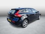 Volvo V40 2.0 T2 Base | All season banden | Airconditioning | Radio CD speler | Elektrische ramen | Automatische verlichting | 16 inch lichtmetalen velgen | Start stop systeem | Snelheid limiter |