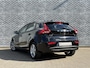 Volvo V40 2.0 T2 Base | All season banden | Airconditioning | Radio CD speler | Elektrische ramen | Automatische verlichting | 16 inch lichtmetalen velgen | Start stop systeem | Snelheidsbegrenzer | Elektrische ramen |