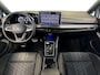 Volkswagen Golf 1.5 150pk eTSI R-Line Edition Dodehoeksensoren | Achteruitrijcamera | Stoelverwarming