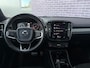 Volvo XC40 2.0 T4 R-Design | Trekhaak | Panoramisch Schuif/Kanteldak | Adaptive Cruise Control | BLIS | Stoel & Stuurverwarming | DAB+ | CarPlay |