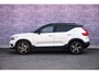 Volvo XC40 2.0 T4 R-Design | Trekhaak | Panoramisch Schuif/Kanteldak | Adaptive Cruise Control | BLIS | Stoel & Stuurverwarming | DAB+ | CarPlay |