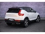 Volvo XC40 2.0 T4 R-Design | Trekhaak | Panoramisch Schuif/Kanteldak | Adaptive Cruise Control | BLIS | Stoel & Stuurverwarming | DAB+ | CarPlay |