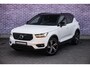 Volvo XC40 2.0 T4 R-Design | Trekhaak | Panoramisch Schuif/Kanteldak | Adaptive Cruise Control | BLIS | Stoel & Stuurverwarming | DAB+ | CarPlay |