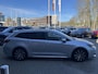 Toyota Corolla Touring Sports 1.8 Hybrid DYNAMIC TREHAAK NL-AUTO 1E-EIG 100% DEALERONDERHOUDEN! STOELVERW NAVI APPLE/ANDROID LED KEYLESS 17'' LM-VELGEN CAMERA BLUETOOTH
